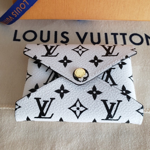 Louis Vuitton Green, Tan, and White Wallet Set - Picture 3 of 6